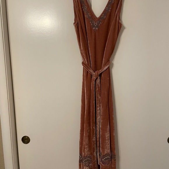NWT J.O.A. Embroidered Velvet Midi Dress - Picture 14 of 14